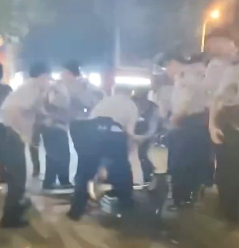 江油警方暴力执法录影-中国照相馆