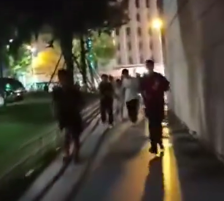 江油警方开始暴力清场抓人-中国照相馆