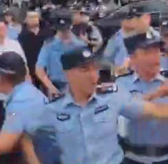 四川绵阳警民冲突-中国照相馆