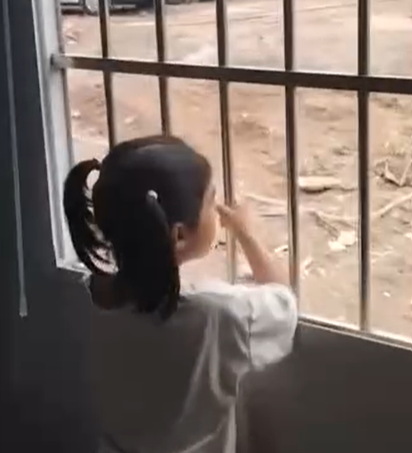强拆房屋将原主家庭关在小黑屋-中国照相馆